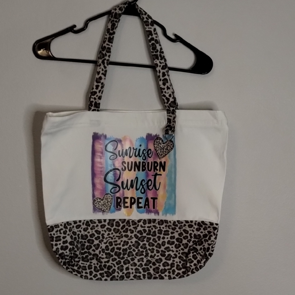 Stylish White and Black Tote Bag with Two-Tone Design